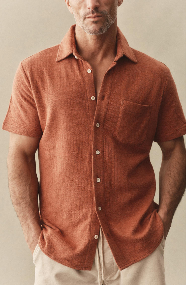 fit model posing in The Short Sleeve California in Heather Driftwood Double Knit