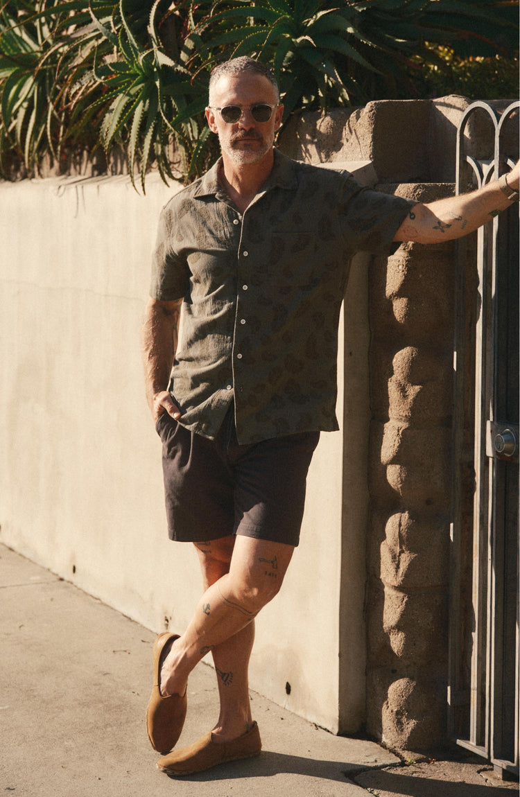 fit model posing in The Apres Short in Organic Faded Black Foundation Twill