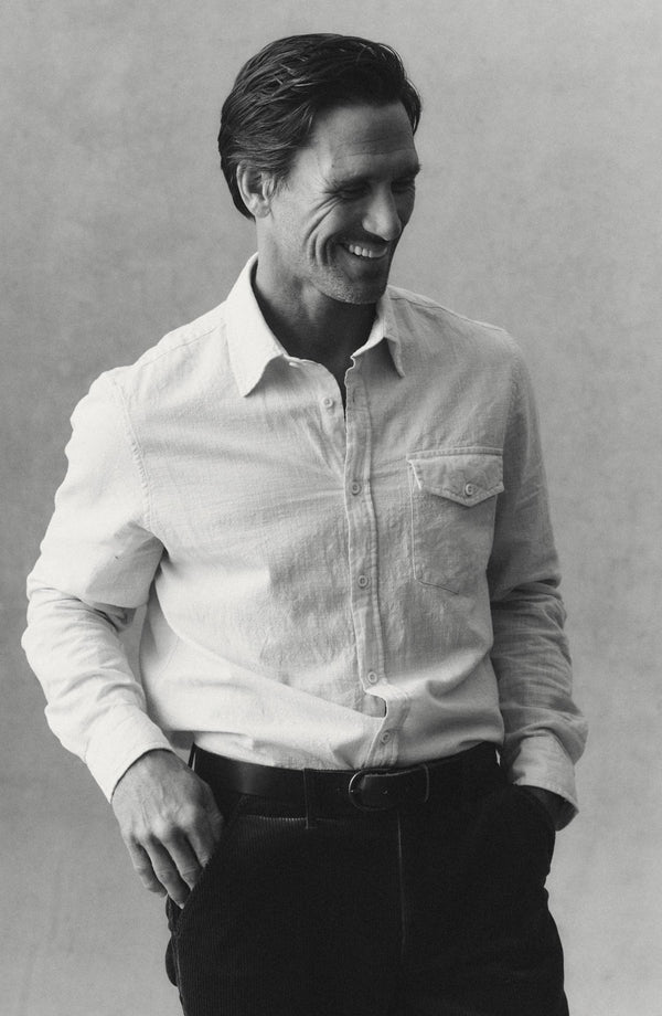 fit model wearing The Quincy Shirt in Vintage White Slub